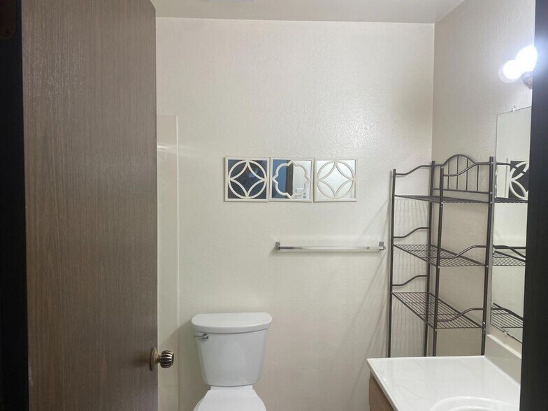 Building Photo - 81 Camelot Ct