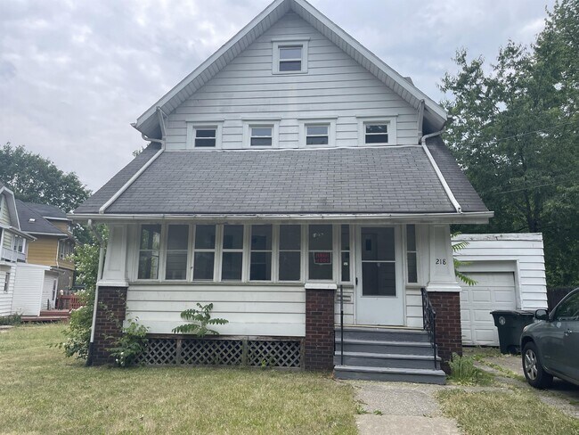 Building Photo - 218 Para Ave