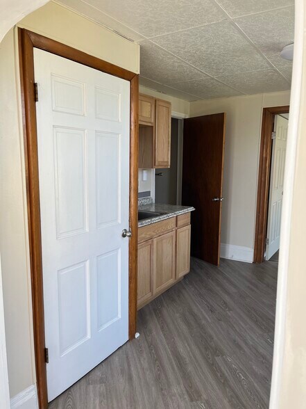 Kitchen - 204 New Boston St