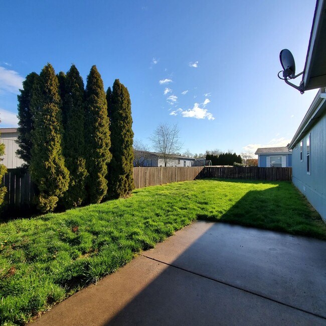 Building Photo - 31811 Begonia Ln