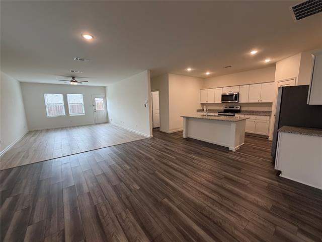 Building Photo - 609 Delaware Ave