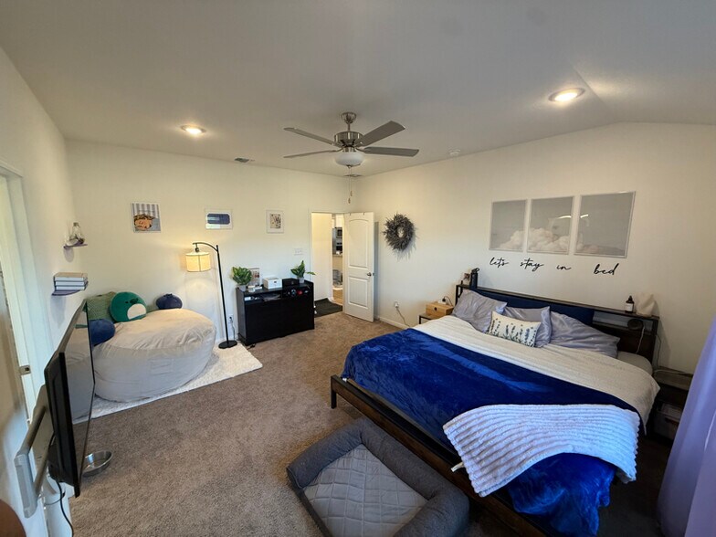 Building Photo - 9802 Tarabon Cv