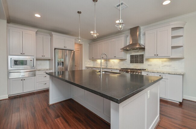 Building Photo - 5413 De Milo Dr