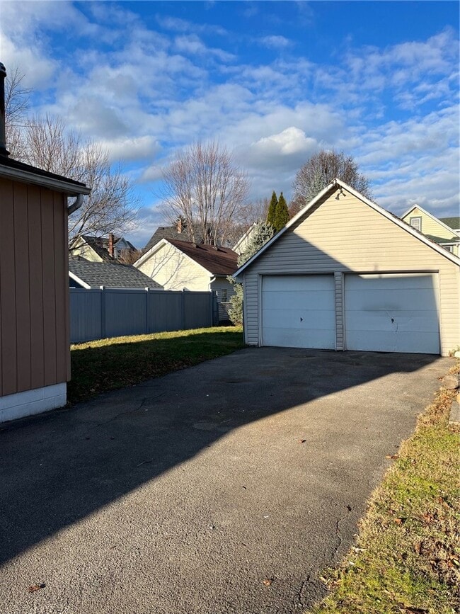 Building Photo - 223 E Filbert St