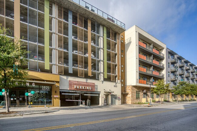 Building Photo - 1621 E 6th St