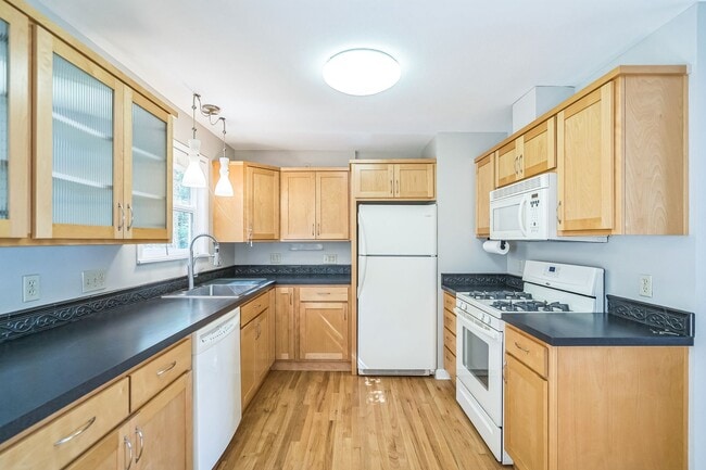 Building Photo - 345 NE 9th Pl