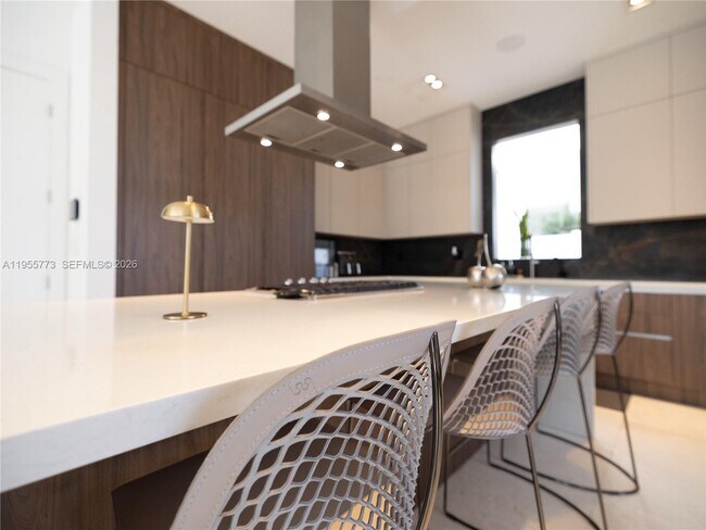 Building Photo - 7451 NW 103rd Ct