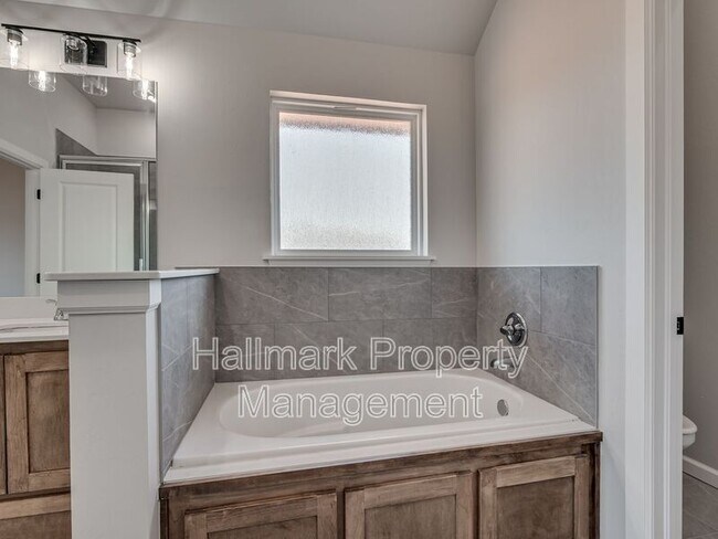 Building Photo - 4905 Misty Wood Ln