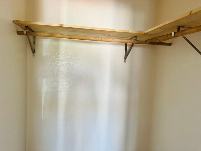 Building Photo - 5847 Gaviota Ave