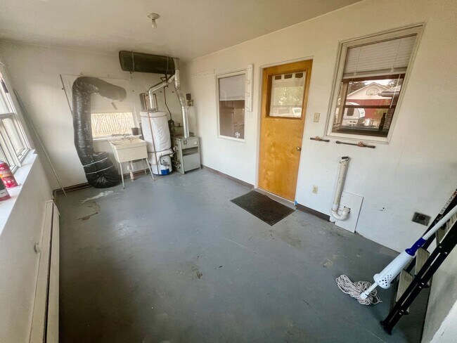 Building Photo - 540/542 E 6th Ave