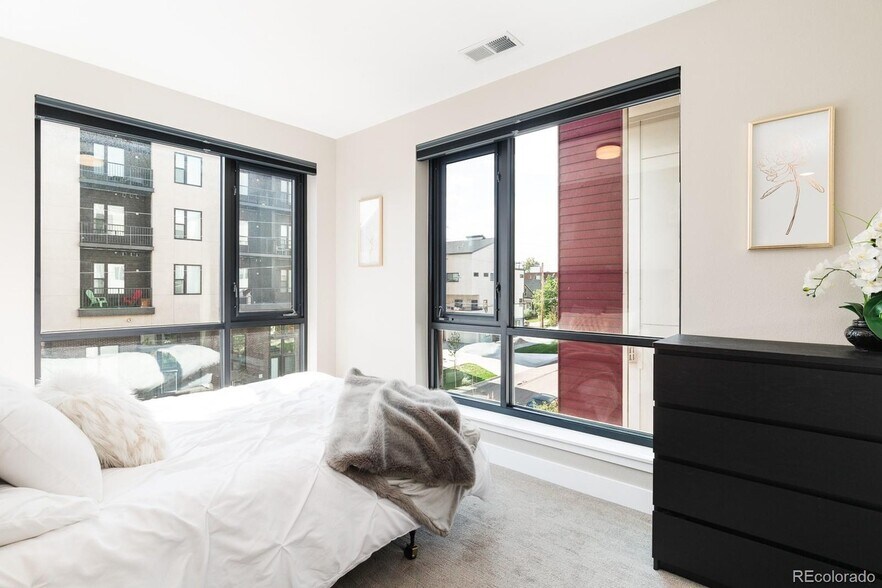 Building Photo - 2729 W 28th Ave