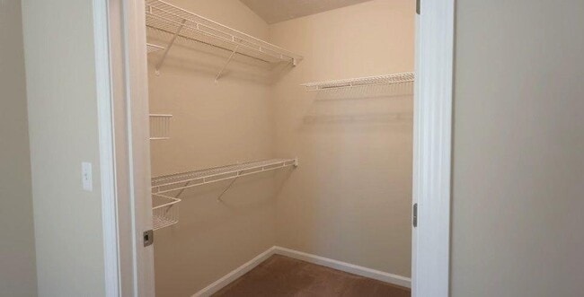 Building Photo - 4915 Lakebrooke Run