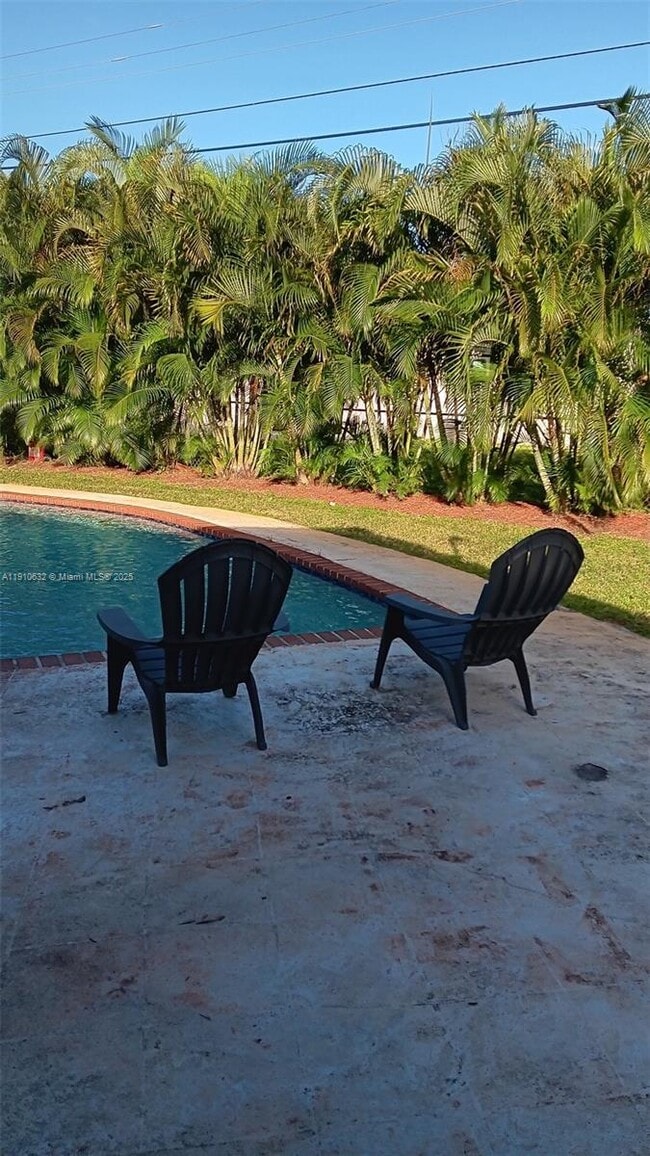 Building Photo - 2560 SW 11th St