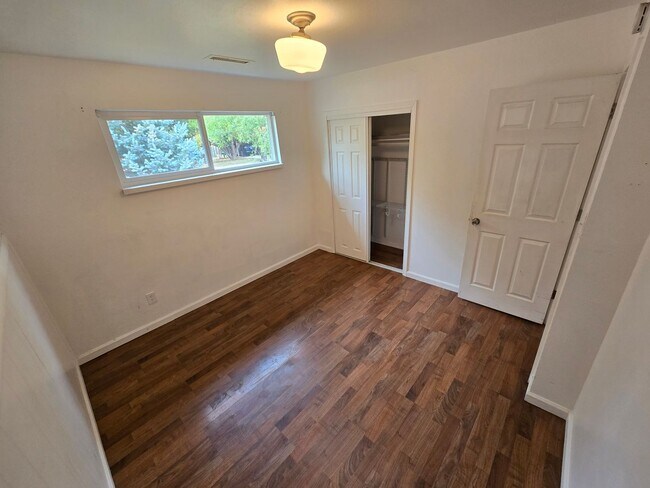 Building Photo - West-Flagstaff 4bd/2ba House Near NAU & CCC -Students & Pets OK!! Avail. July 10th!
