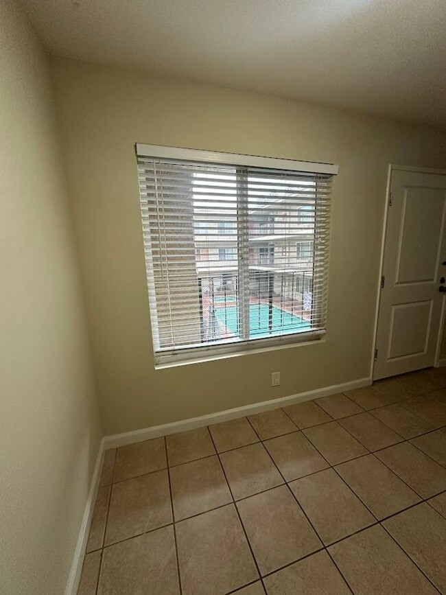 Building Photo - Spacious 1 Bedroom Winnetka Condominium fo...