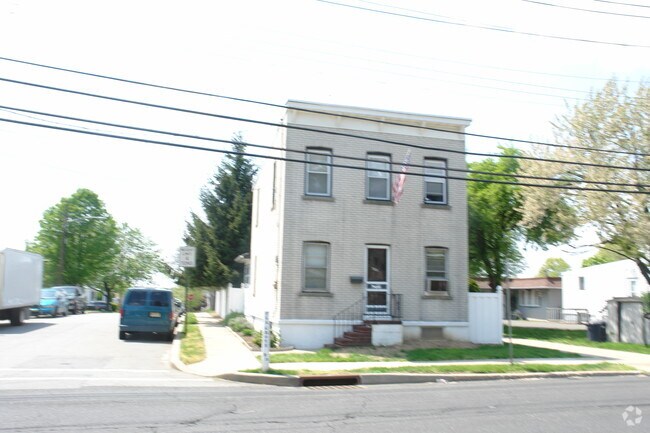 Building Photo - 383 Florida Grove Rd