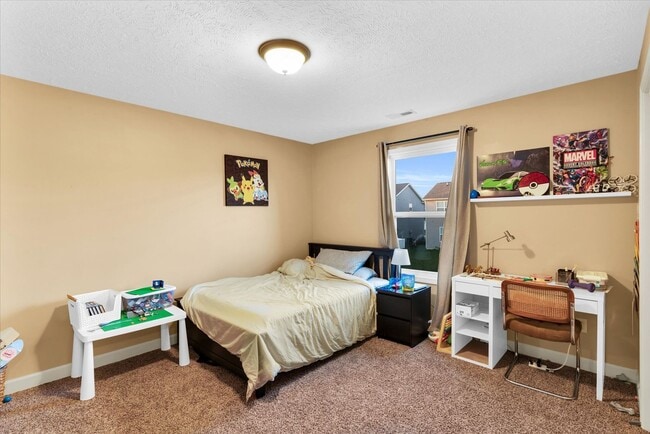 Building Photo - 2 story 4 bedroom 3.5 bath