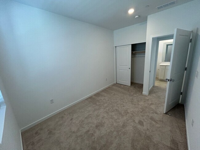 Building Photo - Brand New Build in Great Location and New ...