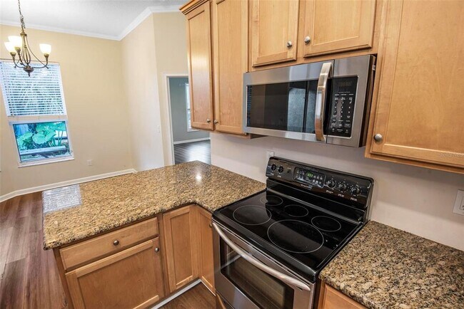 Building Photo - 7 Deerwood St