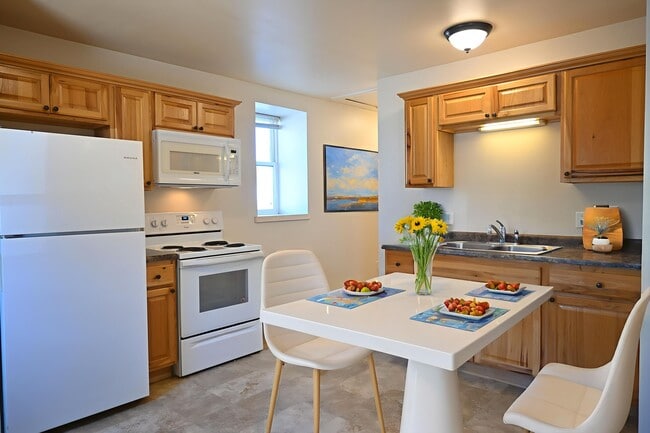 Building Photo - 100 E Clark St