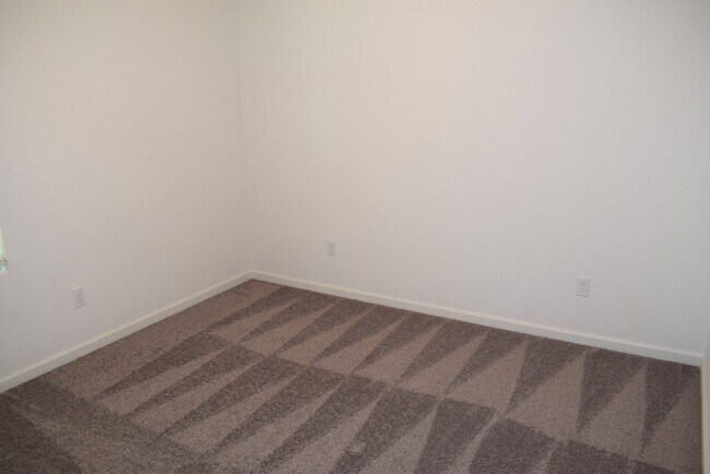 Building Photo - Beautiful Brand New Home located in the Ve...