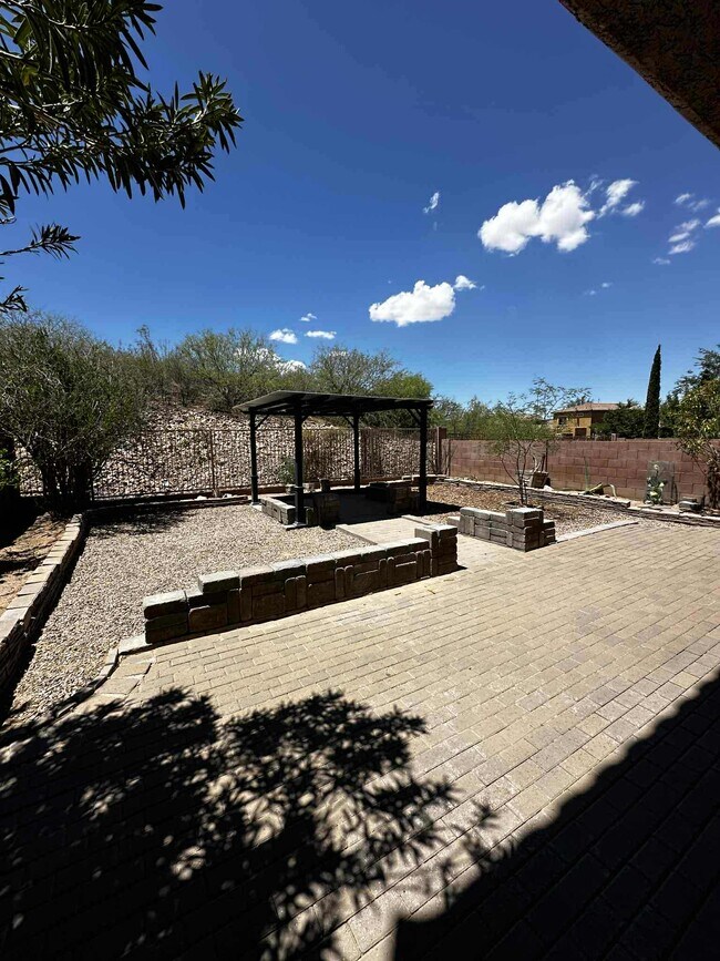 Building Photo - 1120 E Mt Shibell Dr