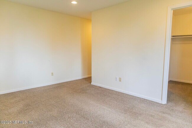 Building Photo - 3348 State Rd 13 N