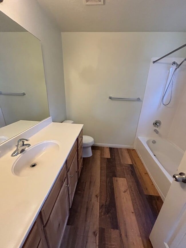 Building Photo - *Reduced price* End Unit Townhouse in Springville