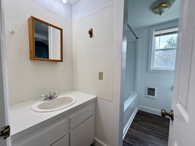 Building Photo - 107 Adams Ave