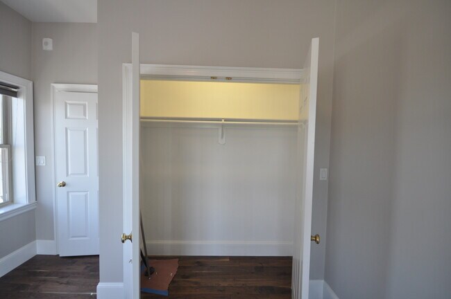 Building Photo - 120 W 7th St