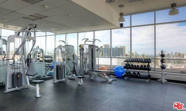 Building Photo - 3785 Wilshire Blvd