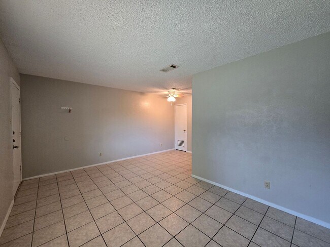 Building Photo - 2214 Wheeler Ave