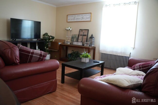 Building Photo - 413 Paderewski Ave