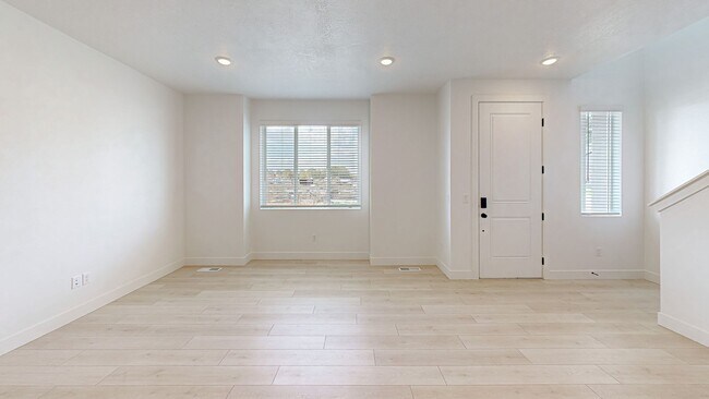 Building Photo - *No Security Deposit Required Upfront for 6 Months!  2024 Townhome. Move In Special!