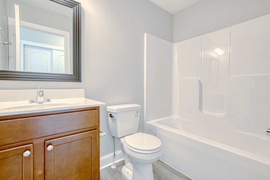 Building Photo - 220 Twisted Oak Dr NW