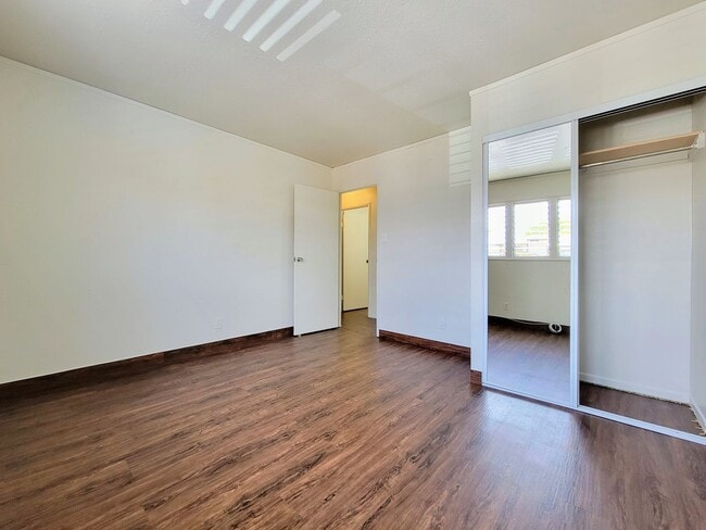 Building Photo - AVAILABLE March 16, 2026 | 2 Bedroom, 1 Bathroom Townhome with 1 Assigned Parking | Located at Wa...