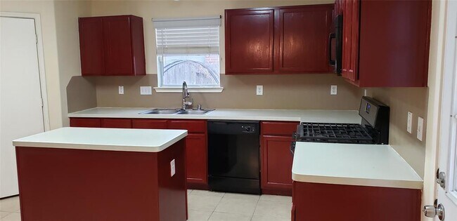 Building Photo - 28907 Fox Run Boulevard