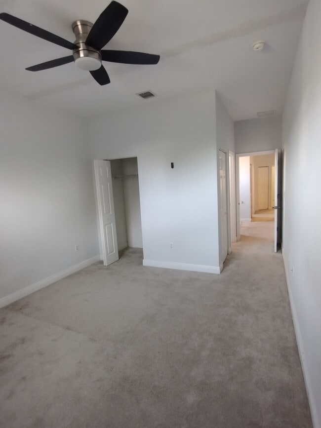 Building Photo - 5011 Pinecreek Pl