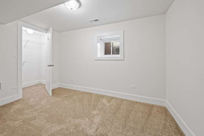 Building Photo - 3614 N Hoyne Ave