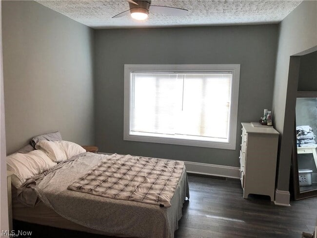 Building Photo - 1387 W 69th St