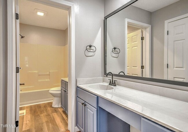 Building Photo - 2 Bedroom 1.5 Bath Townhome for Rent