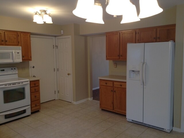 Building Photo - 1813 Bell Tower Cir