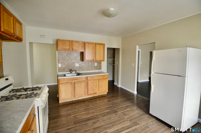 Building Photo - 2343 Barnum Ave