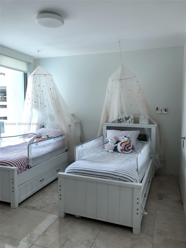 Building Photo - 2627 S Bayshore Dr