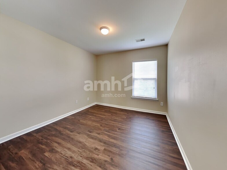 Building Photo - 1306 Song Sparrow Way