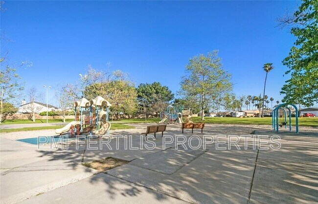 Building Photo - 18242 Parkview Ln