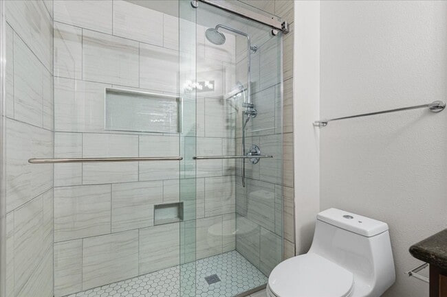 Building Photo - $1,650/mo – 2BR/1BA Condo in Northwest Austin with Stone Fireplace & Balcony