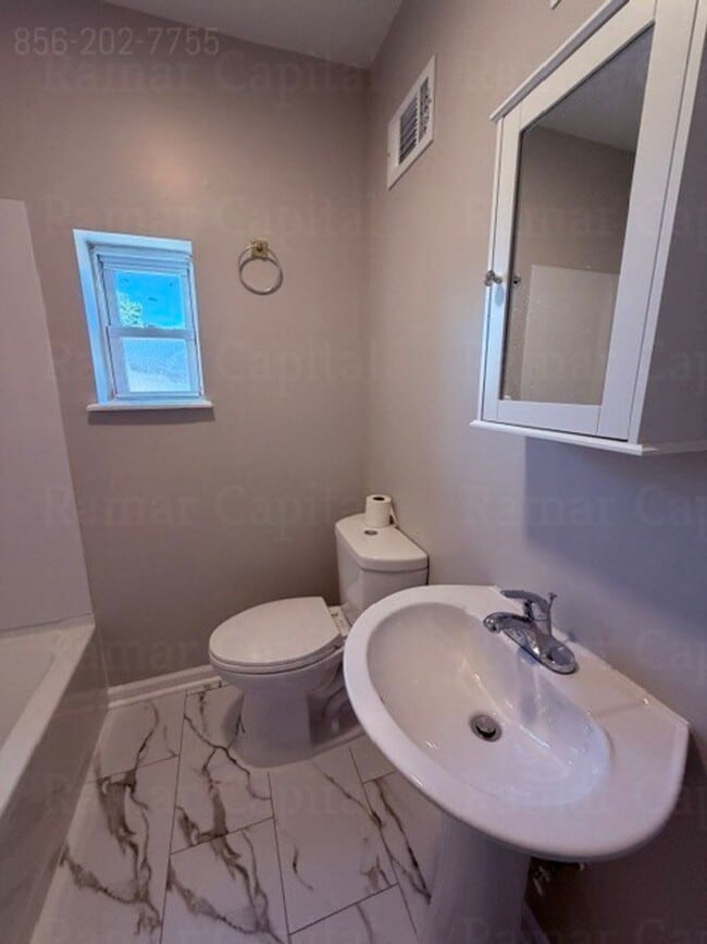 Building Photo - East Camden -  3BR Home with Modern Finishes and Central A/C