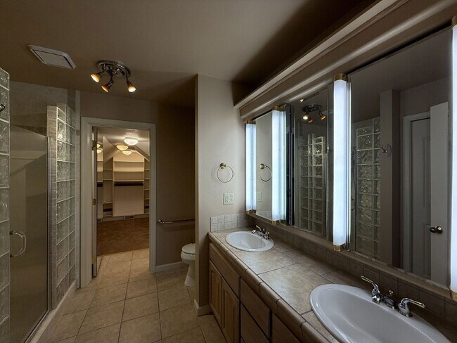 Building Photo - 2225 Marie Ln