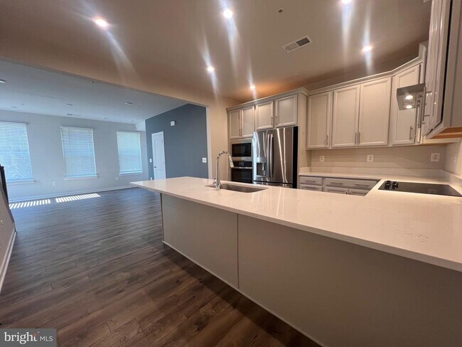 Building Photo - 44625 Wolfhound Sq